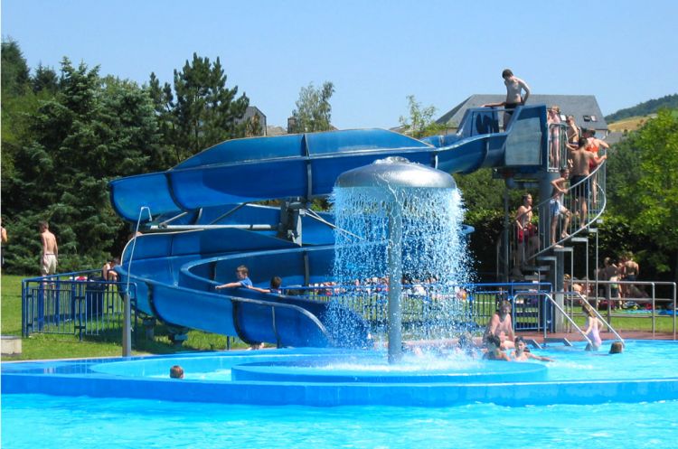 People playing in waterslide and swimming pool