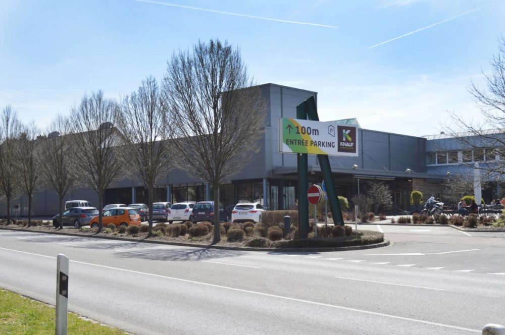 Parking in front of a shopping center